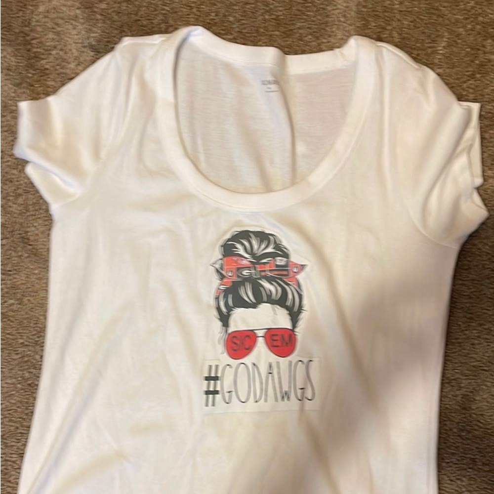 Cute white GODAWGS tahirt